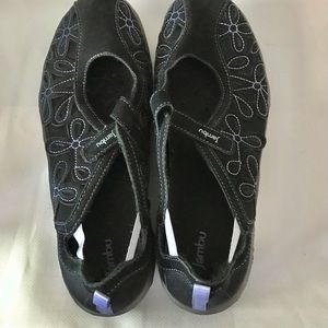Beautiful Jambu shoes hardly ever worn black with floral pattern